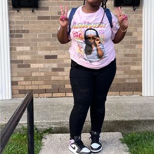 Meet your Posher, Emija